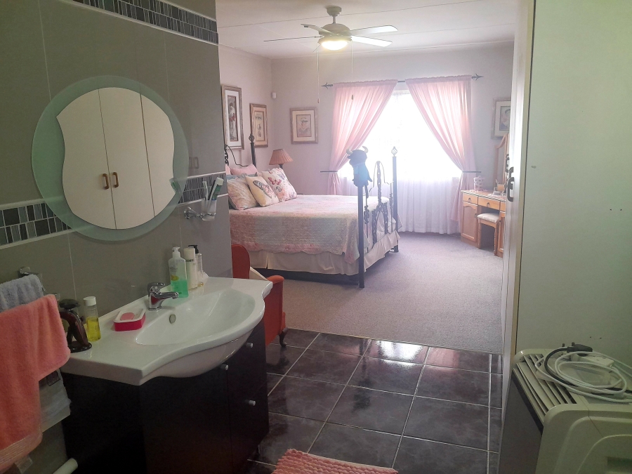 3 Bedroom Property for Sale in Albertinia Western Cape